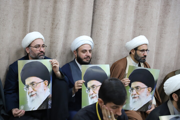 تصاویر/ تجمع طلاب،علما و روحانیون  شهر سنندج در اعتراض و انزجار از هتک حرمت به  قرآن کریم و تجدید بیعت با مقام معظم رهبری