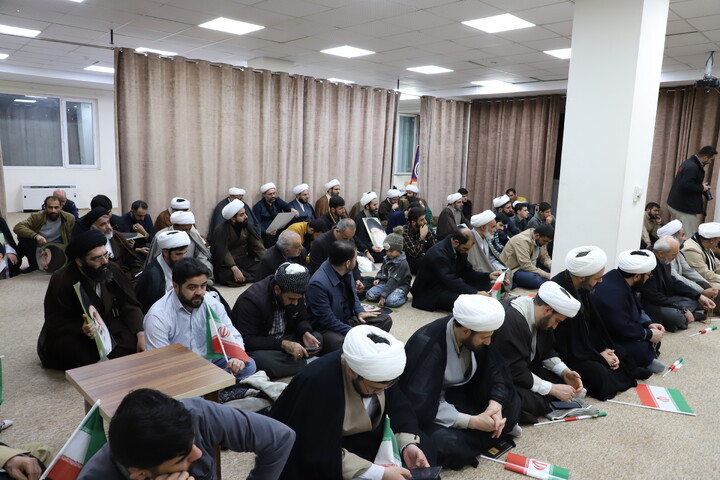 تصاویر/ تجمع طلاب،علما و روحانیون  شهر سنندج در اعتراض و انزجار از هتک حرمت به  قرآن کریم و تجدید بیعت با مقام معظم رهبری