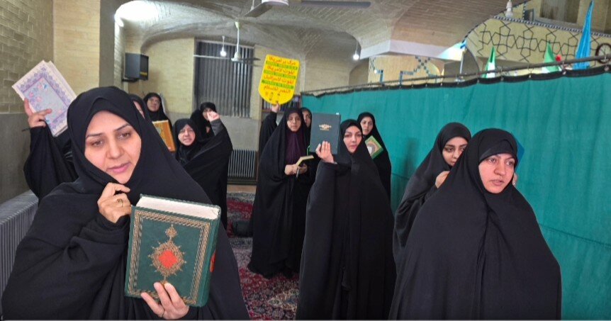 فیلم | بانوان طلبه یزد در صف مدافعان قرآن و محکومیت اغتشاشات