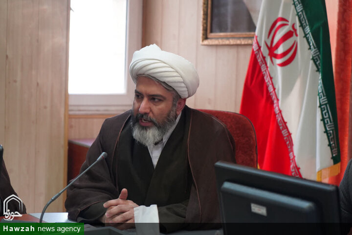 حرکت‌های جریان‌ساز قرآنی باید به گوش جهانیان برسد