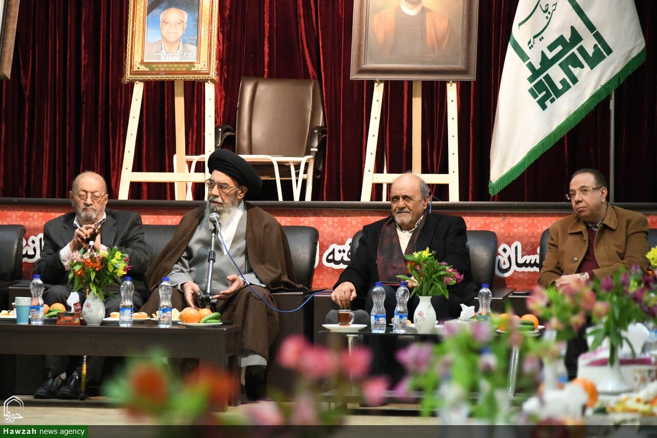 باور به توحید و اتکای به خدا، رمز ایستادگی ملت ایران در برابر دشمنان است