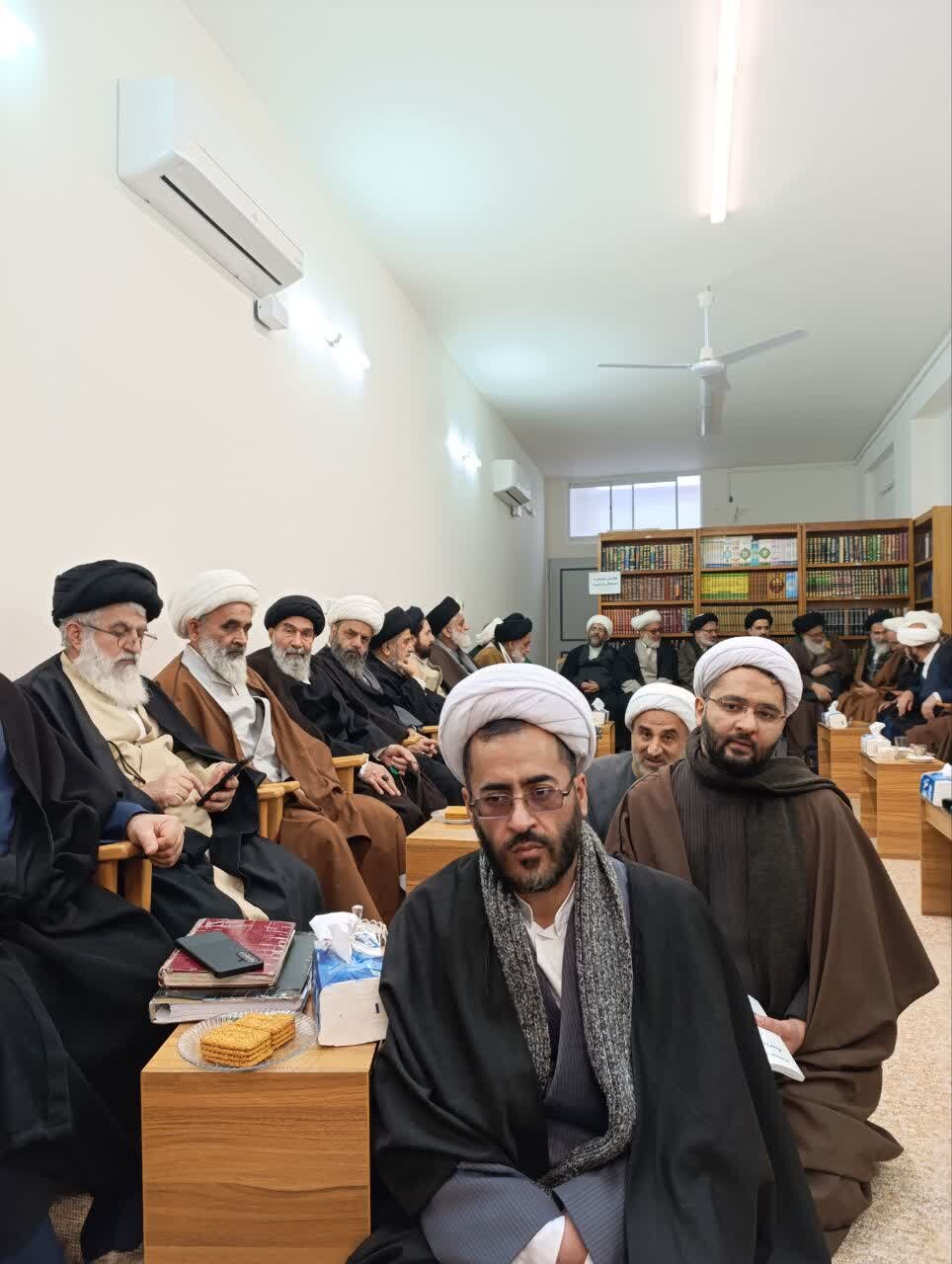 تجمع اساتید مدرسه آیت الله العظمی گلپایگانی در حمایت از رهبر معظم انقلاب+ تصاویر