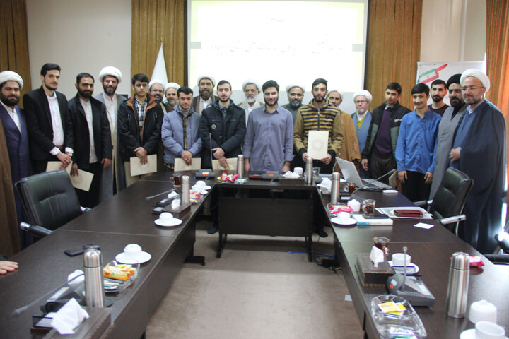 تصاویر / تجلیل از برگزیدگان مسابقات علمی استانی طلاب حوزه علمیه قزوین