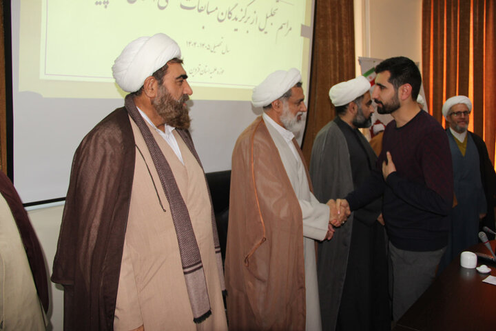 تصاویر / تجلیل از برگزیدگان مسابقات علمی استانی طلاب حوزه علمیه قزوین