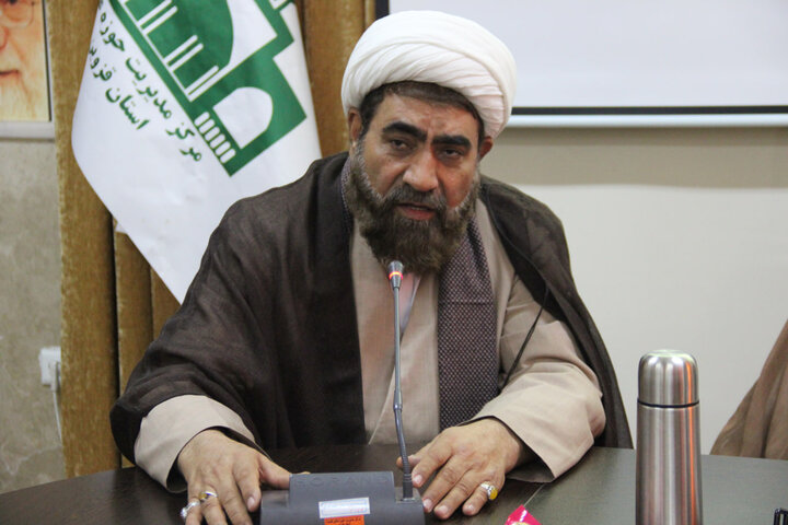 تصاویر / تجلیل از برگزیدگان مسابقات علمی استانی طلاب حوزه علمیه قزوین