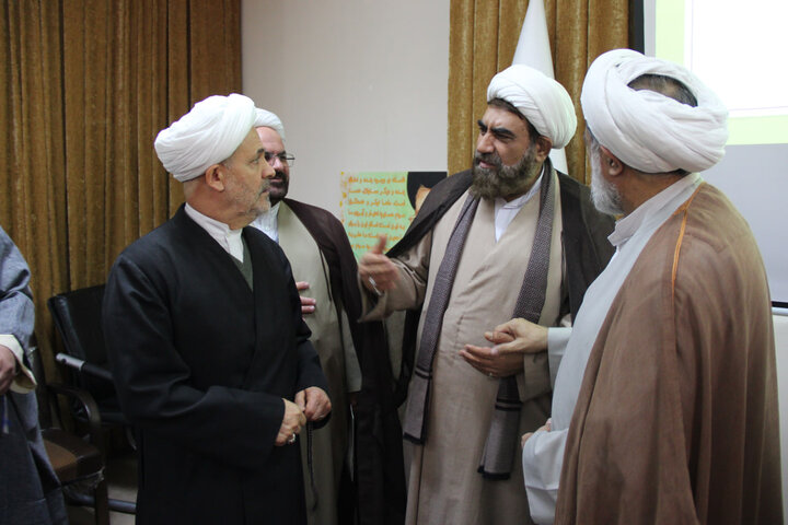 تصاویر / تجلیل از برگزیدگان مسابقات علمی استانی طلاب حوزه علمیه قزوین