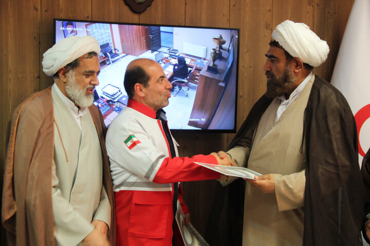 تصاویر / انعقاد تفاهم نامه بین حوزه علمیه قزوین و سازمان جمعیت هلال احمر استان قزوین