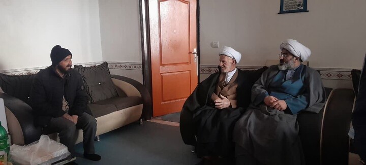 تصاویر / دیدار جمعی از مدیران حوزه علمیه زنجان با مجروحان اغتشاشات اخیر در هیدج