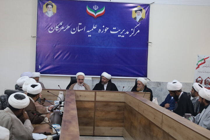 تصاویر/نشست صمیمی مدیران مدارس علمیه استان با مسئول حوزه مدیریت حوزه‌های علمیه کشور