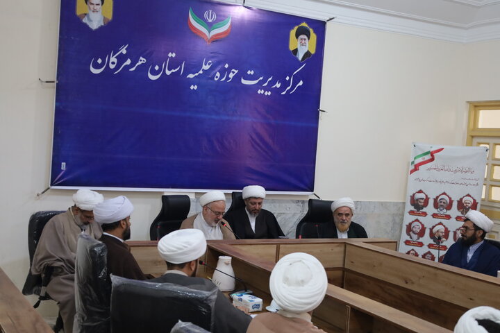 تصاویر/نشست صمیمی مدیران مدارس علمیه استان با مسئول حوزه مدیریت حوزه‌های علمیه کشور