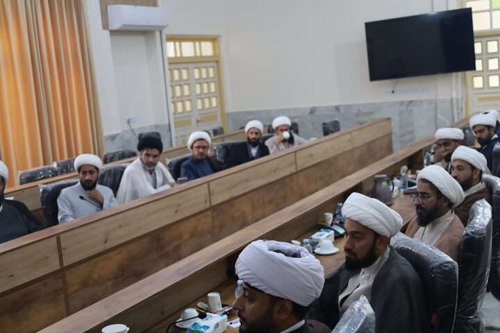 تصاویر/نشست صمیمی مدیران مدارس علمیه استان با مسئول حوزه مدیریت حوزه‌های علمیه کشور