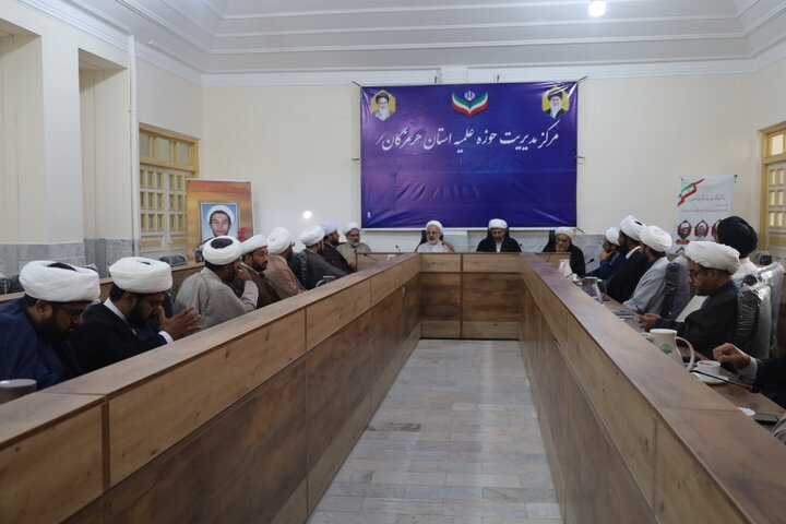 تصاویر/نشست صمیمی مدیران مدارس علمیه استان با مسئول حوزه مدیریت حوزه‌های علمیه کشور