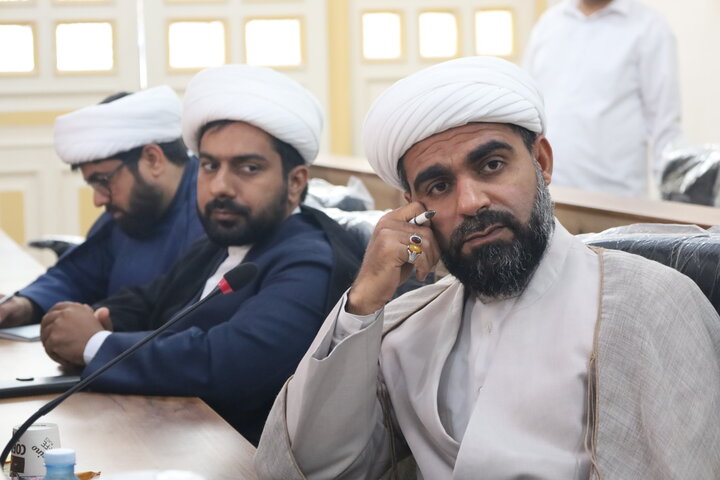 تصاویر/نشست صمیمی مدیران مدارس علمیه استان با مسئول حوزه مدیریت حوزه‌های علمیه کشور