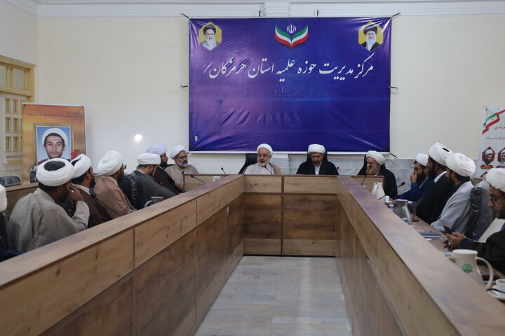 تصاویر/نشست صمیمی مدیران مدارس علمیه استان با مسئول حوزه مدیریت حوزه‌های علمیه کشور