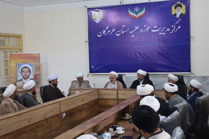 تصاویر/نشست صمیمی مدیران مدارس علمیه استان با مسئول حوزه مدیریت حوزه‌های علمیه کشور