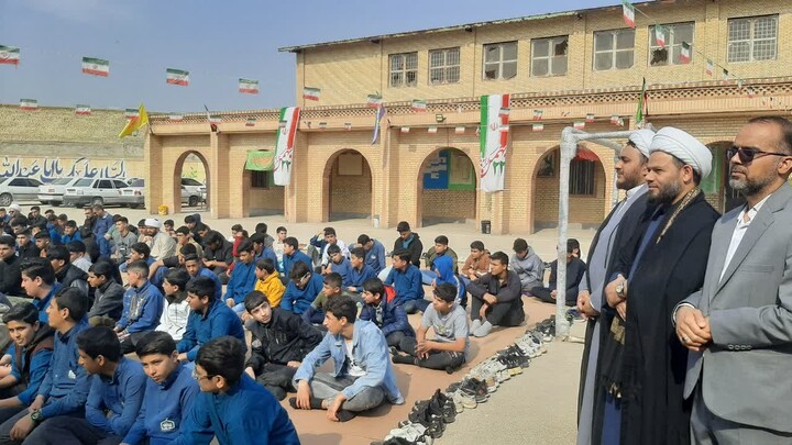حضور نماینده ولی فقیه خوزستان در جمع دانش آموزان شهرستان کارون