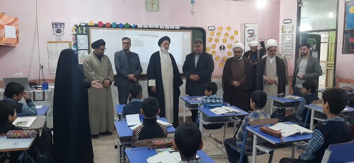 حضور نماینده ولی فقیه خوزستان در جمع دانش آموزان شهرستان کارون