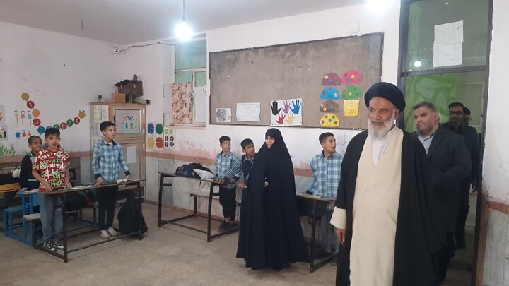 حضور نماینده ولی فقیه خوزستان در جمع دانش آموزان شهرستان کارون