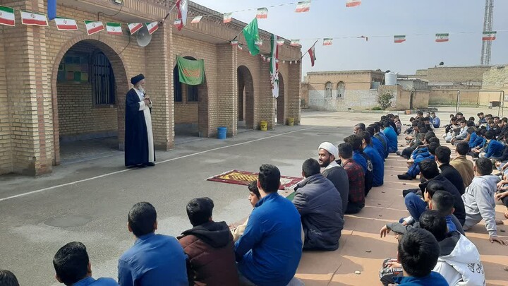 حضور نماینده ولی فقیه خوزستان در جمع دانش آموزان شهرستان کارون