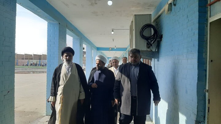 حضور نماینده ولی فقیه خوزستان در جمع دانش آموزان شهرستان کارون