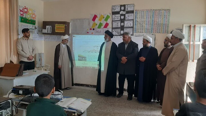 حضور نماینده ولی فقیه خوزستان در جمع دانش آموزان شهرستان کارون