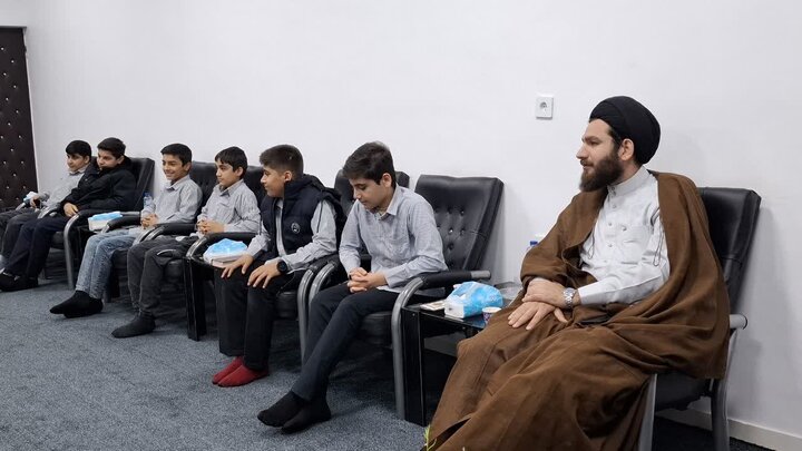 تصاویر/ دیدار دانش آموزان با امام جمعه خورموج