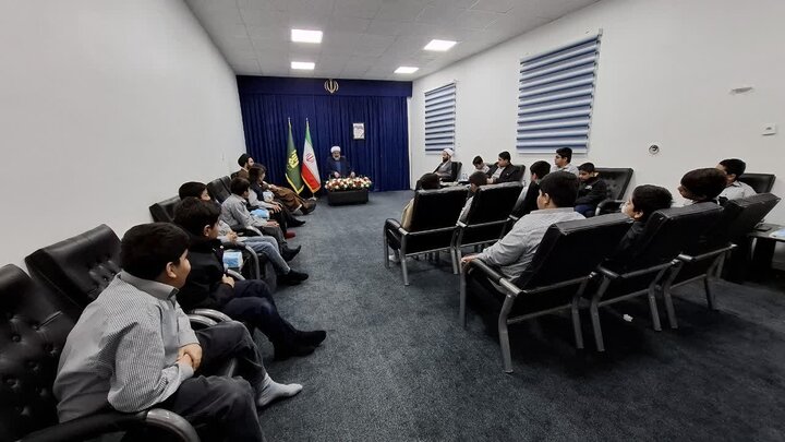 تصاویر/ دیدار دانش آموزان با امام جمعه خورموج