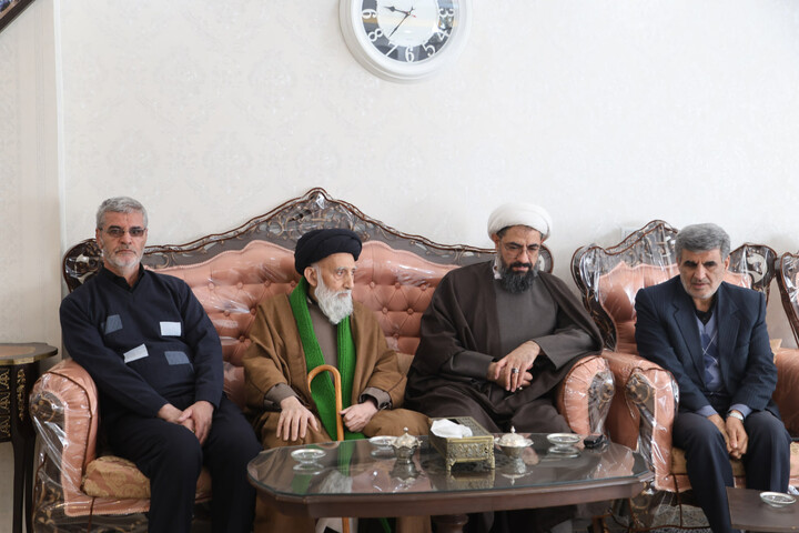 تصاویر / حضور نماینده ولی فقیه دراستان همدان در منزل شهید بخشیان