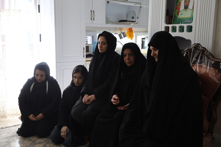 تصاویر / حضور نماینده ولی فقیه دراستان همدان در منزل شهید بخشیان