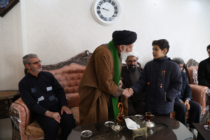 تصاویر / حضور نماینده ولی فقیه دراستان همدان در منزل شهید بخشیان