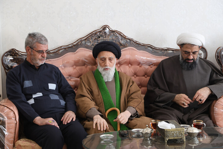 تصاویر / حضور نماینده ولی فقیه دراستان همدان در منزل شهید بخشیان