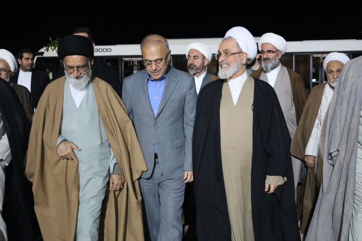 تصاویر/ ورود آیت‌الله اعرافی به بندرعباس