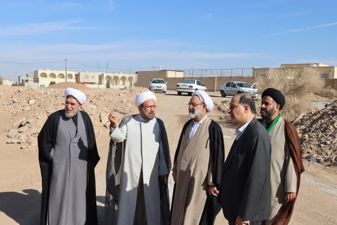 ارزیابی روند احداث مدرسه علمیه اشکذر با حضور مسئولان حوزه علمیه خواهران استان+ عکس