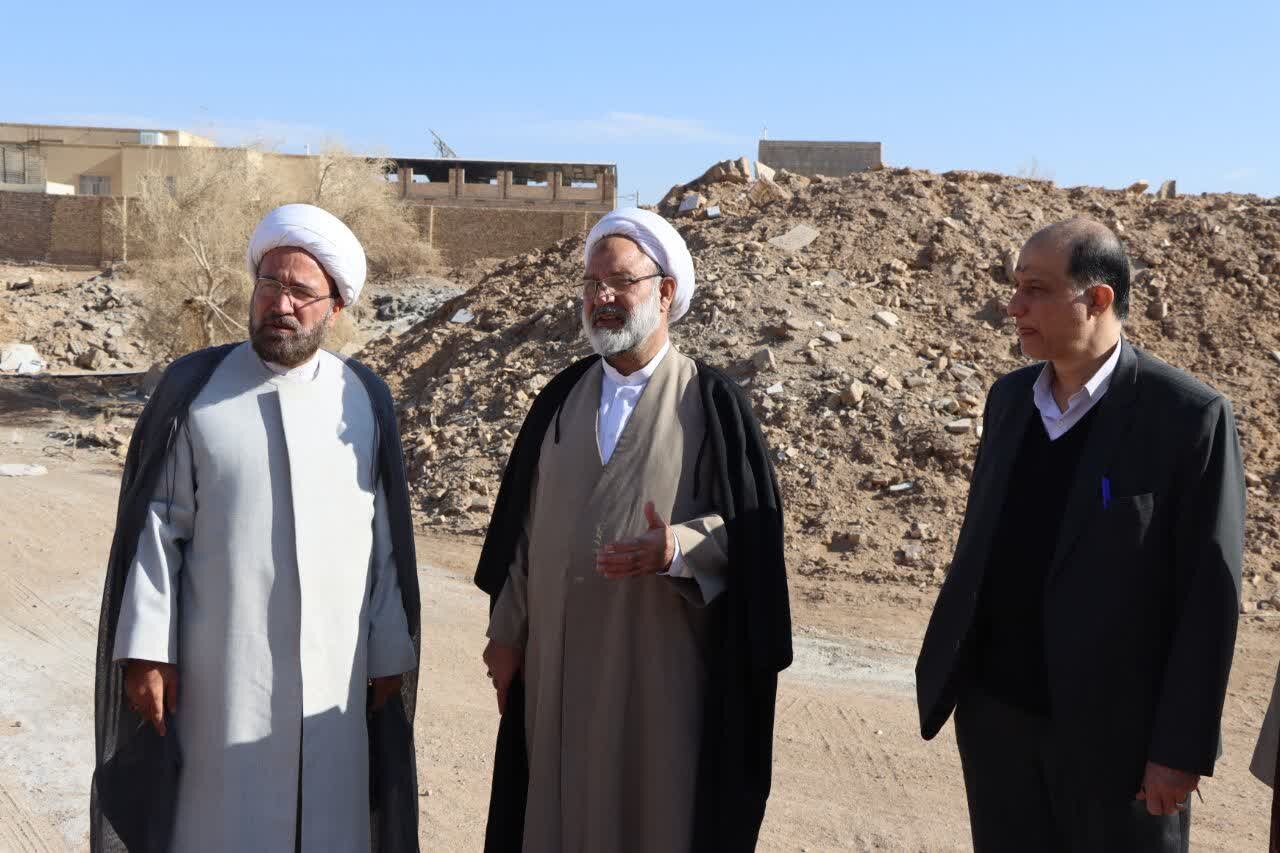 ارزیابی روند احداث مدرسه علمیه اشکذر با حضور مسئولان حوزه علمیه خواهران استان+ عکس