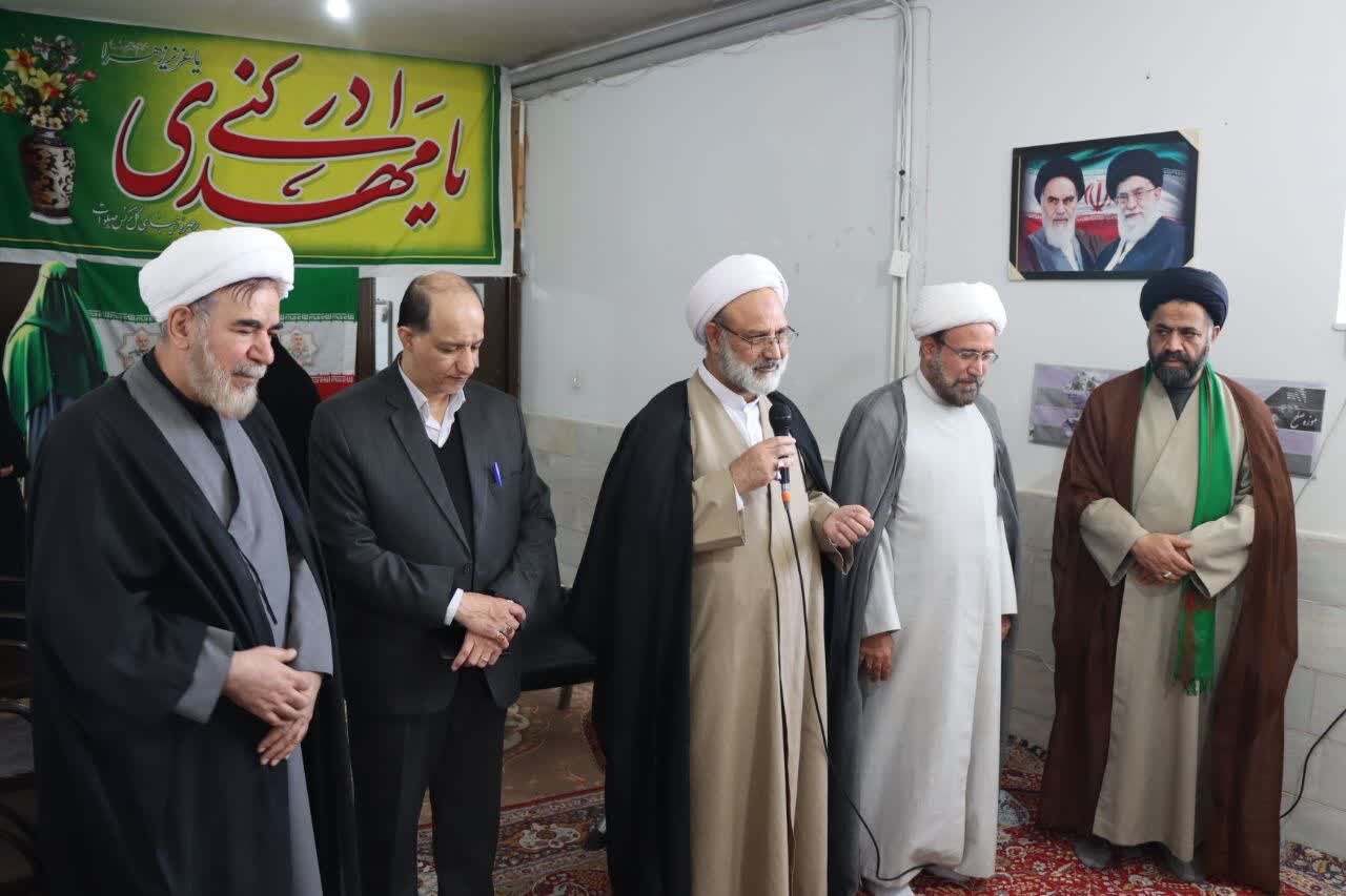 تجلیل امام جمعه اشکذر از مادران طلبه خانواده‌های پرجمعیت+تصاویر