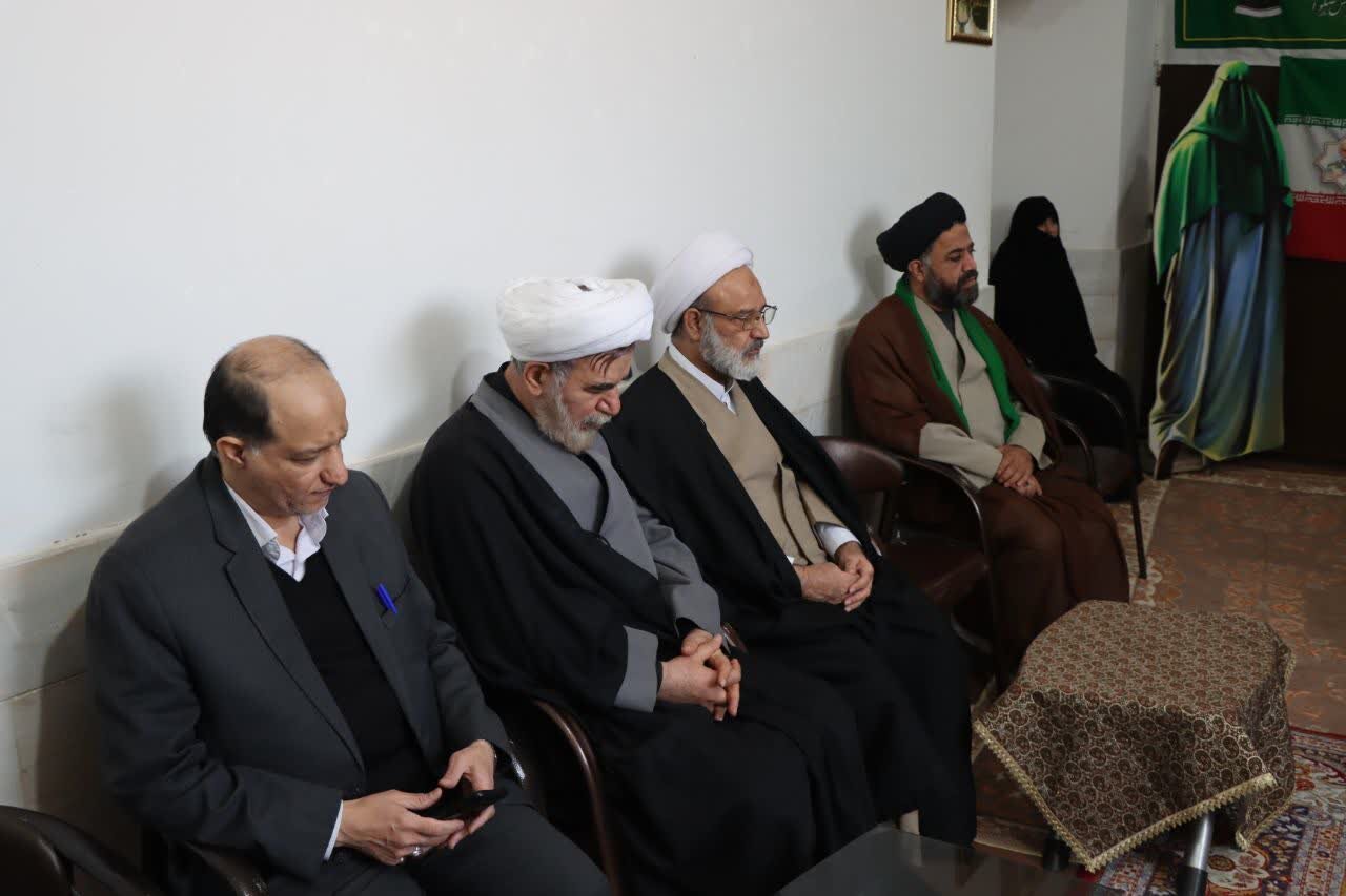 تجلیل امام جمعه اشکذر از مادران طلبه خانوادههای پرجمعیت+تصاویر