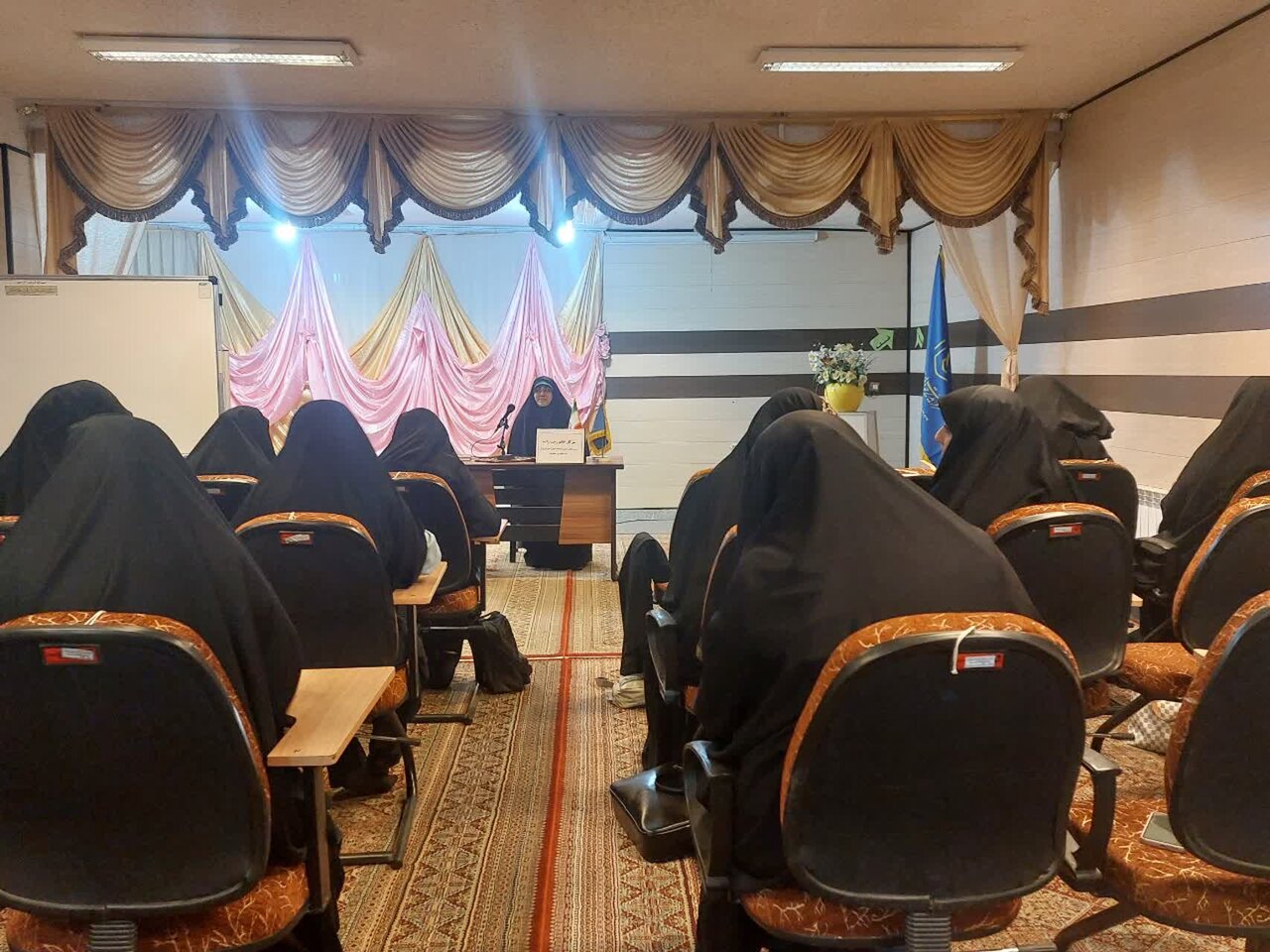 کارگاه روش‌های مدیریت اختلاف و پیشگیری از سوءتفاهم در خانواده در اراک