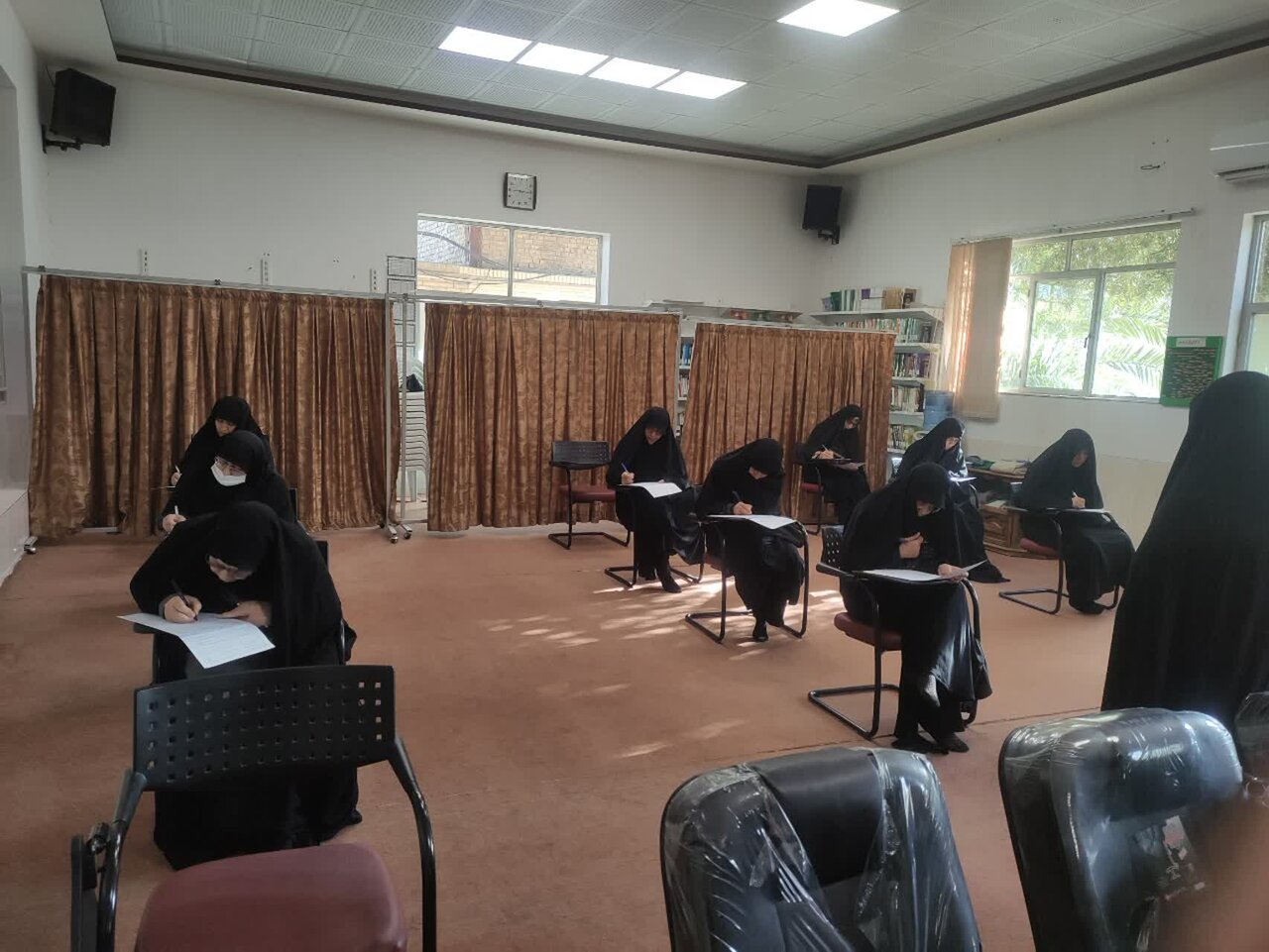 آزمون جامع طلاب سطح چهار حوزه علمیه خواهران یزد برگزار شد