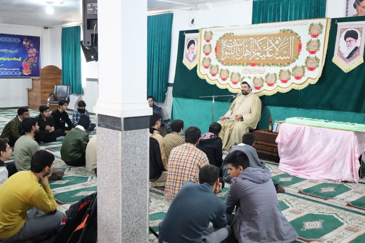 روحانیت نقش کلیدی در تقویت وحدت و همبستگی ملی دارد