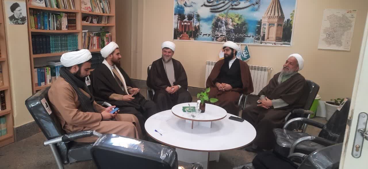راه‌کارهای ترویج فعالیت‌های قرآنی در تویسرکان بررسی شد