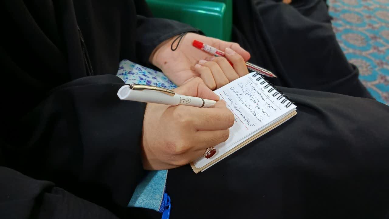 تصاویر جلسه اخلاق در ندرسه علمیه حضرت زینب(س)کرمان