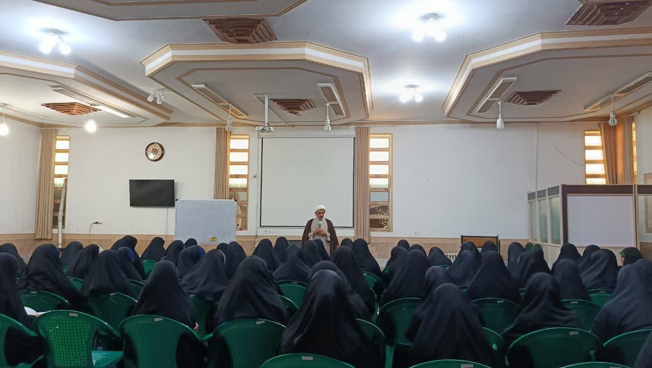 تصاویر جلسه اخلاق در ندرسه علمیه حضرت زینب(س)کرمان