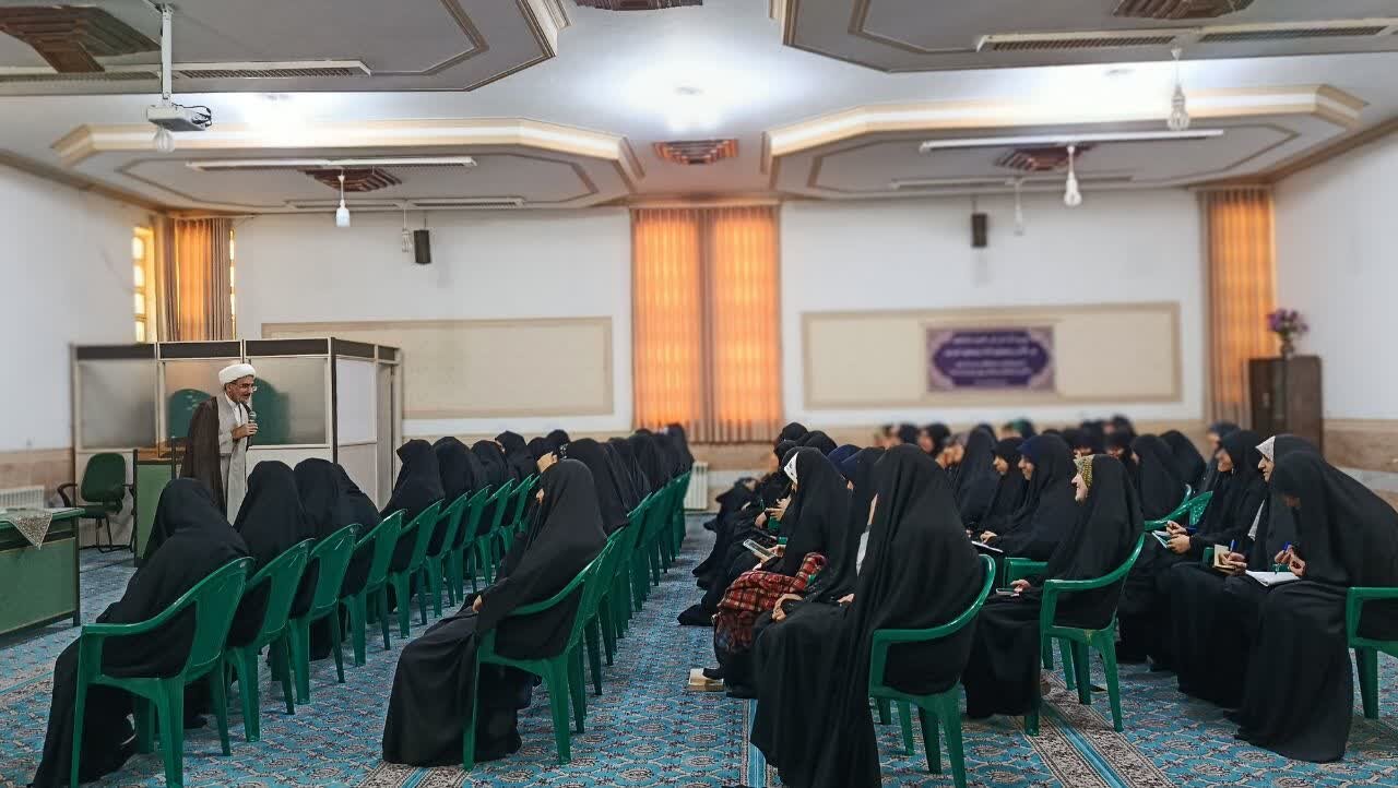 تصاویر جلسه اخلاق در ندرسه علمیه حضرت زینب(س)کرمان
