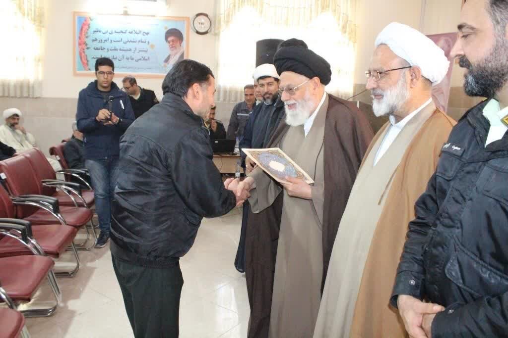 مراسم تجلیل از برگزیدگان همایش تخصصی نهجالبلاغه انتظامی استان +تصاویر