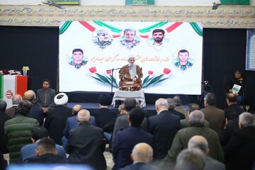 لزوم پرهیز از دو قطبی شدن جامعه و تاکید بر تبعیت از ولی فقیه