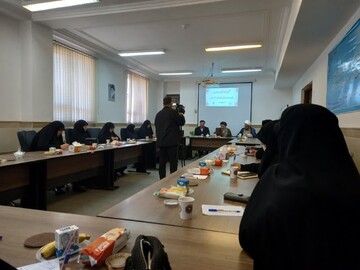 حوزه باید در متن جامعه بایستد نه در حاشیه تحلیل‌ها