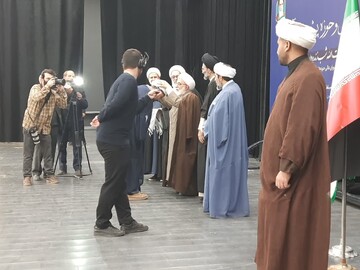 گردهمایی اساتید، طلاب و مبلغین حوزه علمیه منطقه کاشان + مراسم عمامه گذاری