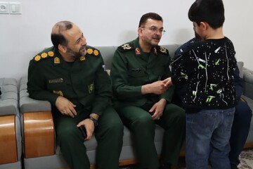 تصاویر/ دیدار فرمانده سپاه استان سمنان با خانواده شهیدان امنیت حجت‌الله نصرتی و حسین حمامیان در شاهرود