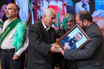 تصاویر/ رونمایی کتاب «کوثرانه»؛ کارنامه دو دهه فعالیت ستاد توسعه و بازسازی عتبات