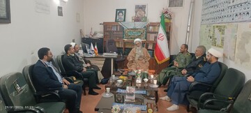 تصاویر/ دیدار فرماندهان ناحیه مقاومت بسیج و انتظامی  تفرش با امام جمعه این شهرستان